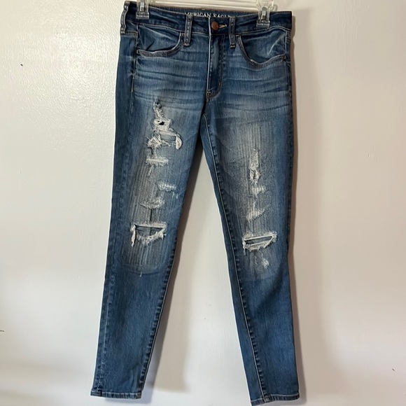 American Eagle Outfitters Denim - 3/$20 American Eagle Super Stretch Distressed Patch Jegging Size 6 SHORT